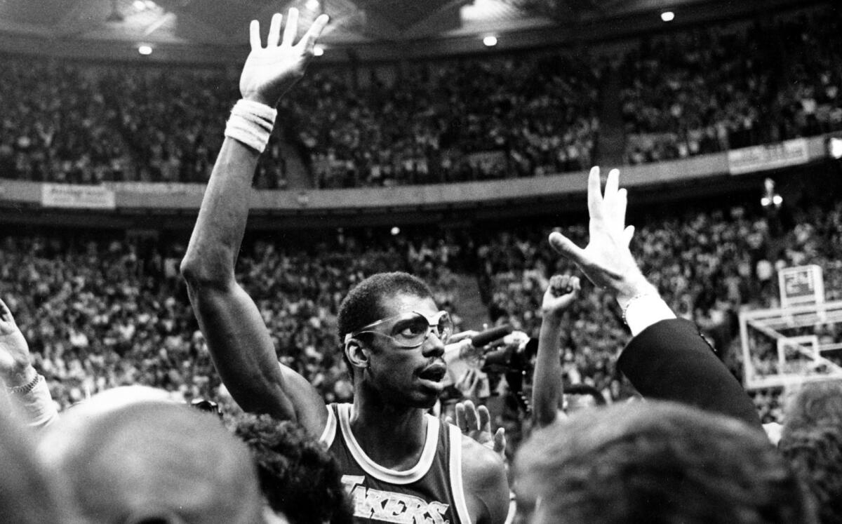 Kareem Abdul-Jabbar acknowledges crowd after breaking the NBA career scoring mark during the Lakers' win over the Jazz on April 5, 1984, in Las Vegas.