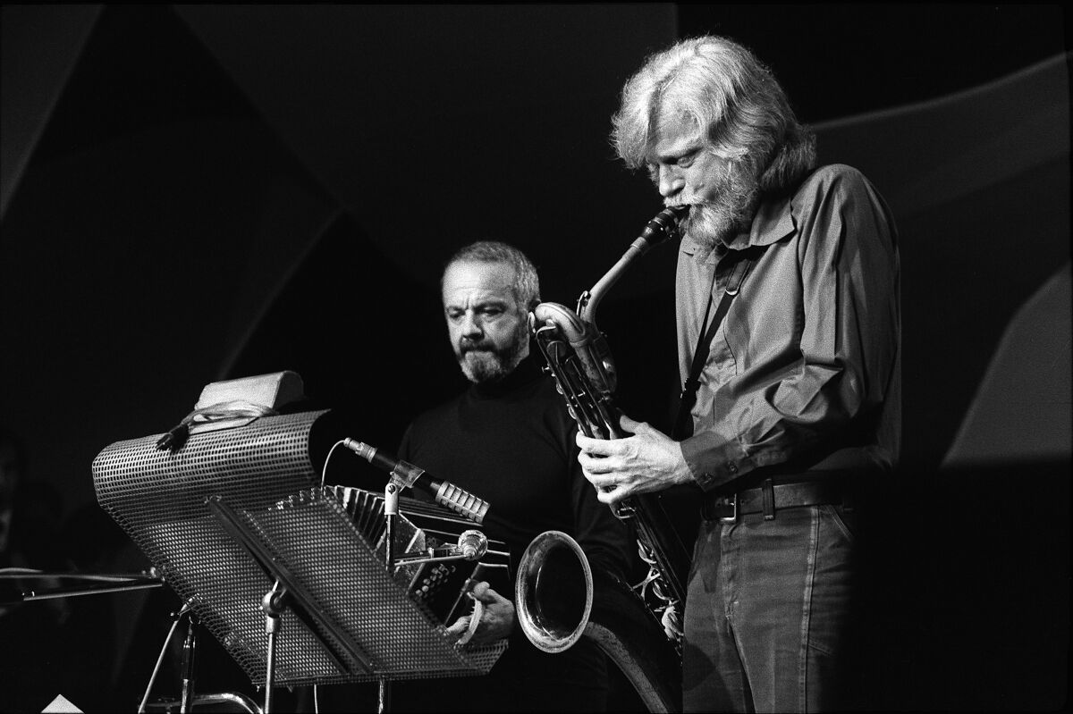 Astor Piazzolla and Gerry Mulligan perform on stage.