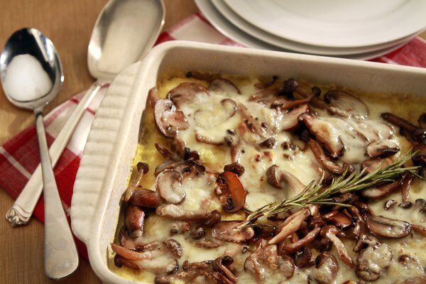 Simple to make yet rich with flavor. Recipe: Polenta gratin with mushrooms and Fontina