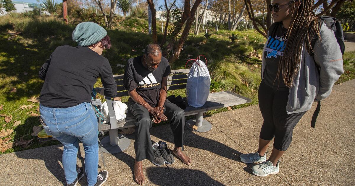 Pillows, blankets could be signs of illegal camping in Santa Monica