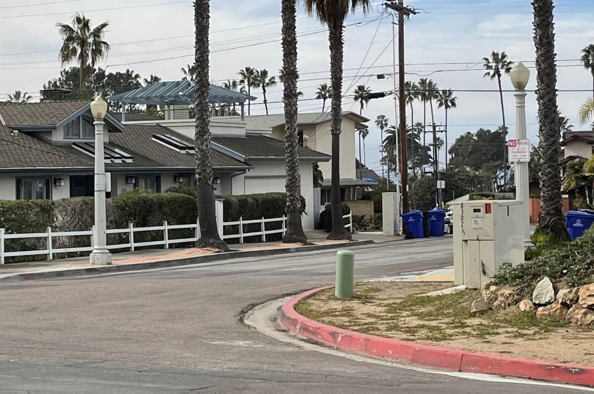 Streetlights at Calle Frescota and La Jolla Shores Drive
