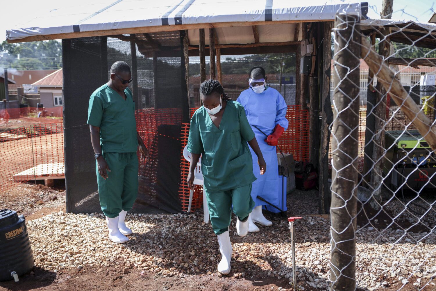 Kaliforniyalı doktorlar Uganda'daki Ebola salgını konusunda uyarıldı