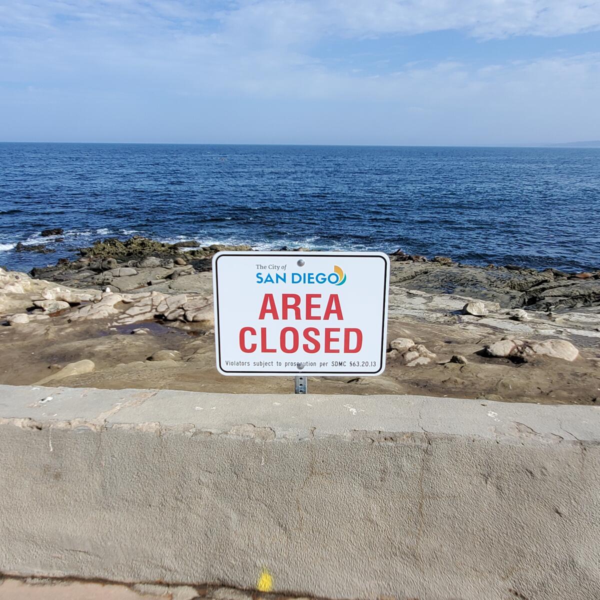 A sign at the bluffs in Point La Jolla states "area closed"