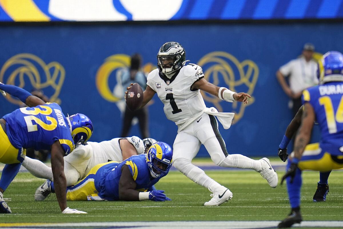 Jalen Hurts finally flashes a breakout run game. The 5-0 Eagles need more  of it to stay undefeated - The San Diego Union-Tribune