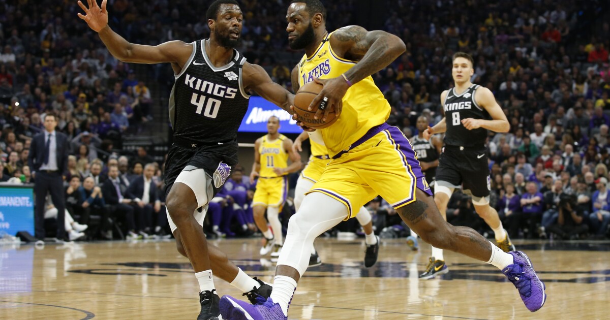 In Capital Of Kobe Bryant Haters Lakers Find Love And A Victory Over Kings Flipboard