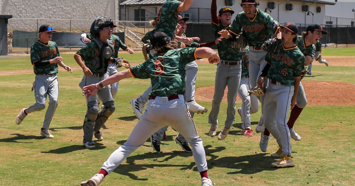 Torrey Pines beats Carlsbad on play at the plate, claims share of league lead