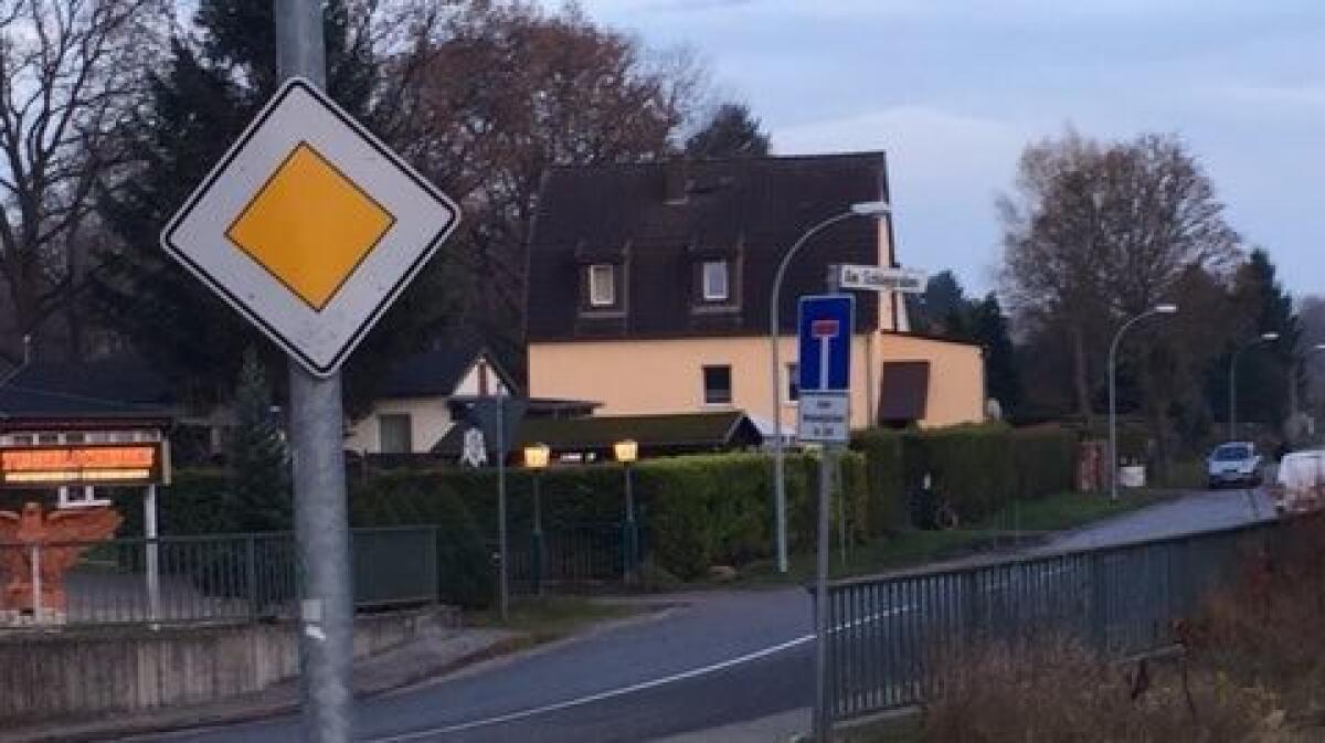 A right-of-way sign in Germany.