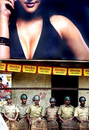 Friday: The Day In Photos, rising gas prices, India