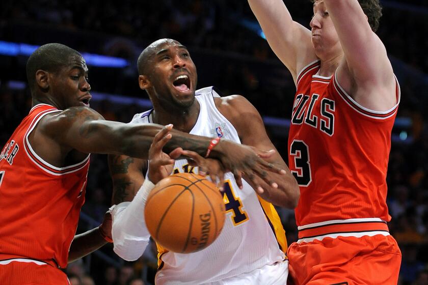 Ronnie Brewer playing for the Bulls in 2011 at Staples Center.