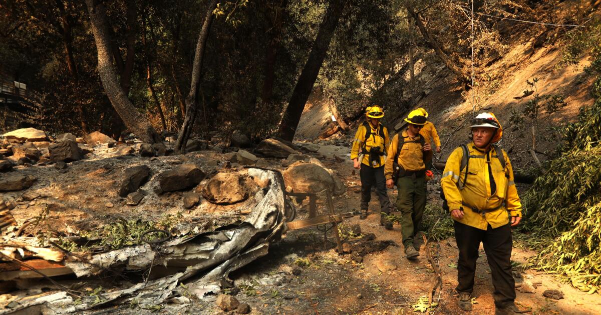 Firefighters make progress on Southern California wildfires