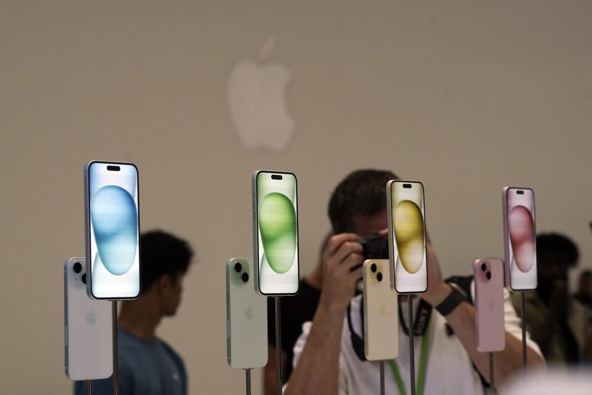 Apple presenta sus nuevos modelos iPhone, que incluyen mejores cámaras y un  nuevo sistema de carga - San Diego Union-Tribune en Español