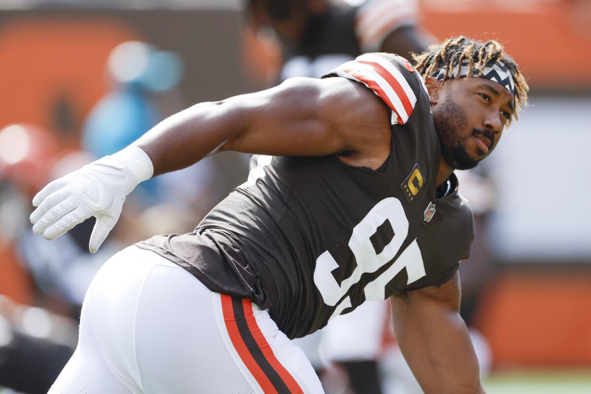 Cleveland Browns defensive end Myles Garrett (95) warms up before a game against the New York Jets.