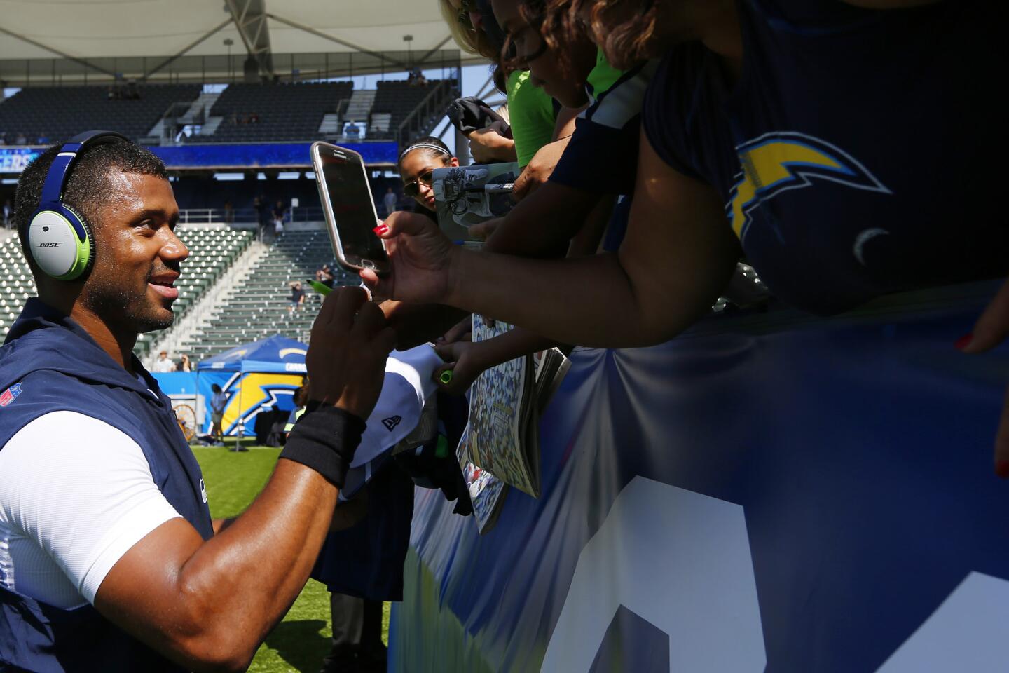 Seahawks win in Chargers' debut game at StubHub Center - Los Angeles Times