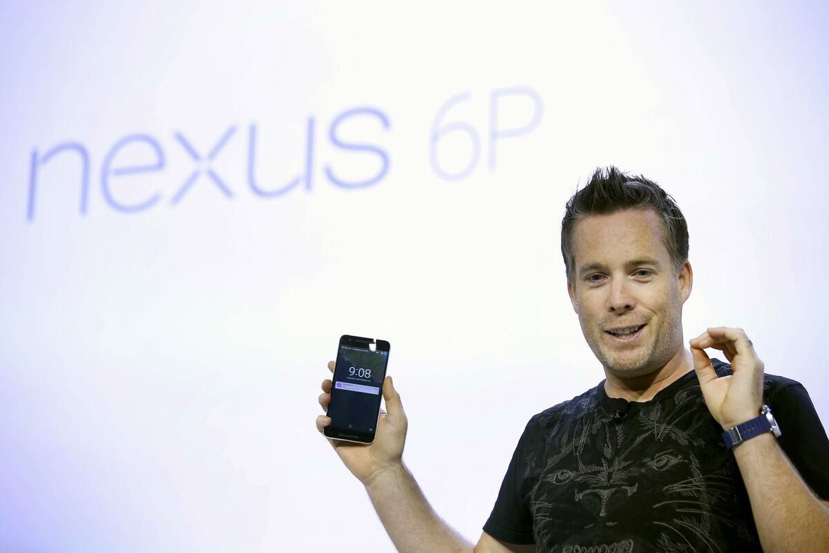 Dave Burke, vicepresidente de ingeniería en Google, habla del nuevo Google Nexus 6P durante un evento en San Francisco el martes 29 de septiembre de 2015. Google respondió al reciente lanzamiento del nuevo iPhone con dos dispositivos que funcionan con una nueva versión de su sistema operativo Android.