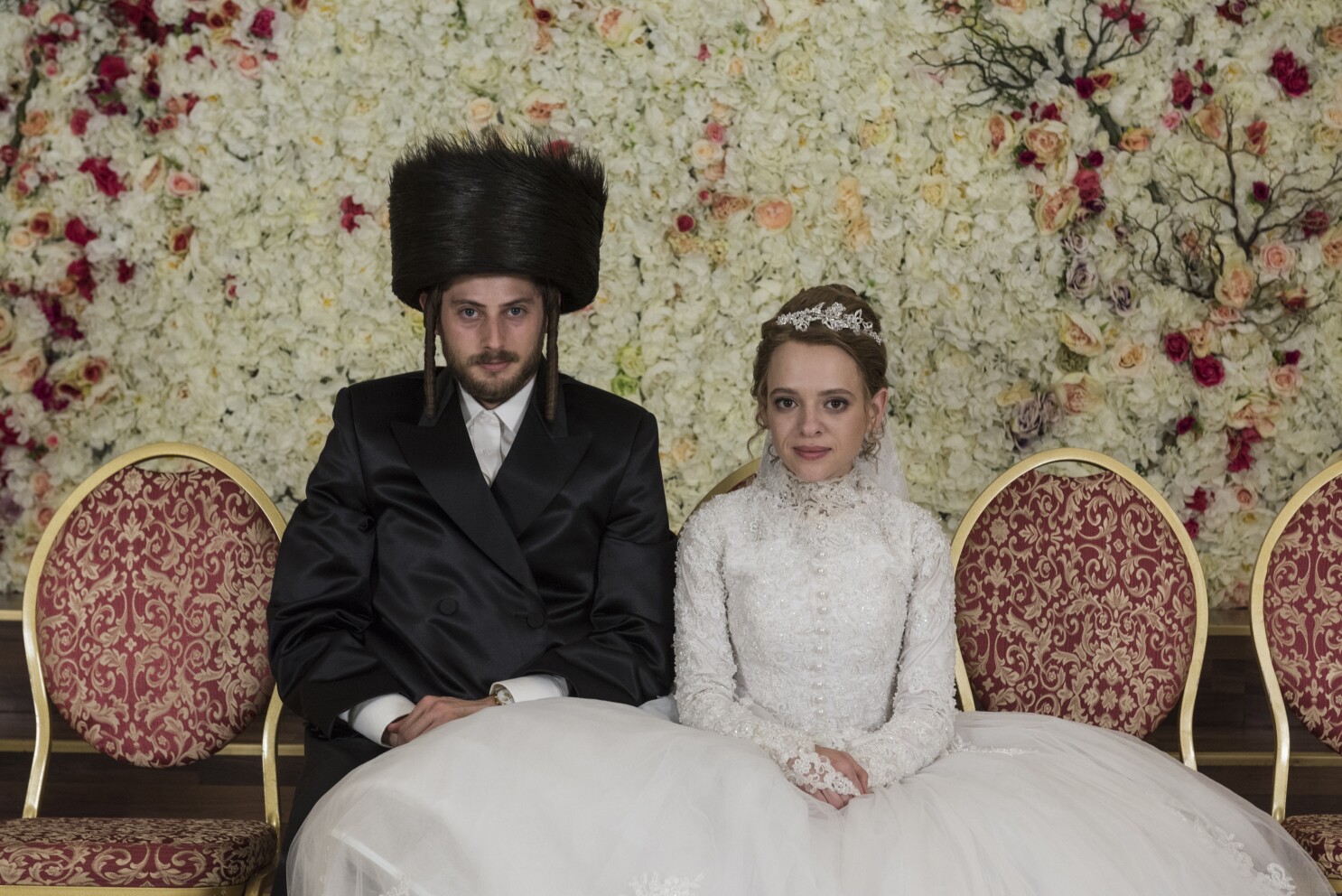 How Unorthodox On Netflix Got Hasidic Jewish Customs Right Los
