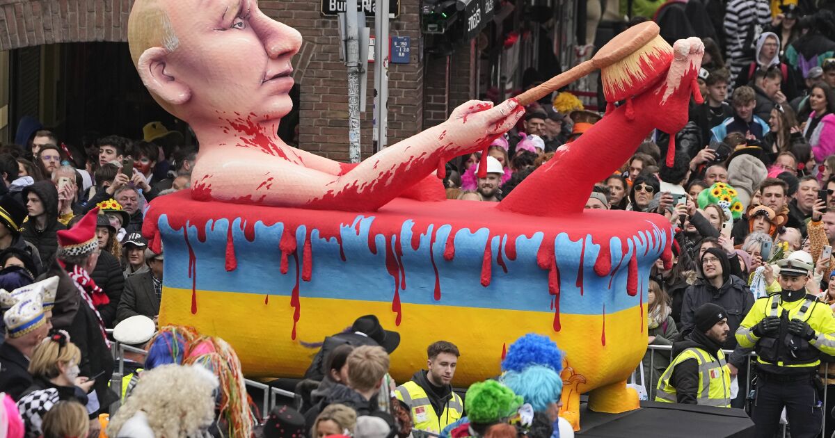 Partygänger genießen karnevalistische Straßenumzüge in ganz Deutschland
