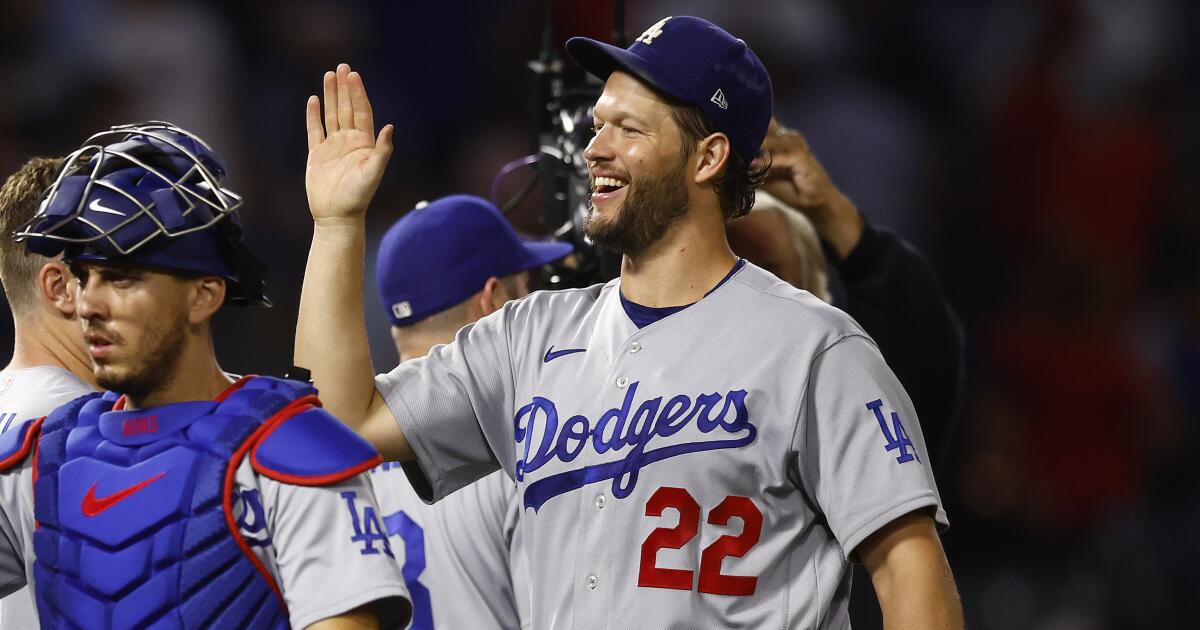 Dodgers' Clayton Kershaw lifted after seven perfect innings - Los Angeles  Times