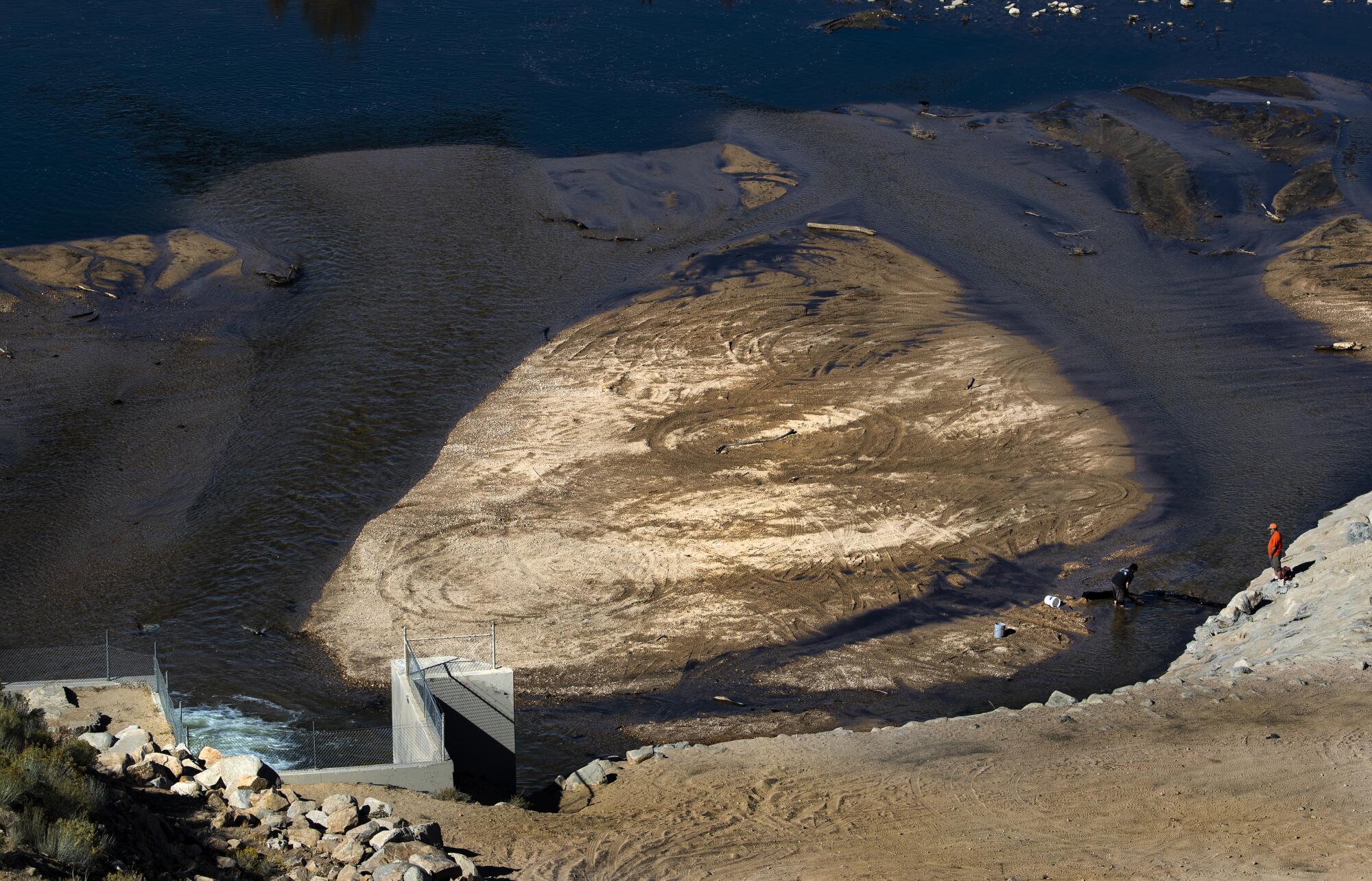Federal engineers have found that the Mojave River Dam falls short of national safety standards