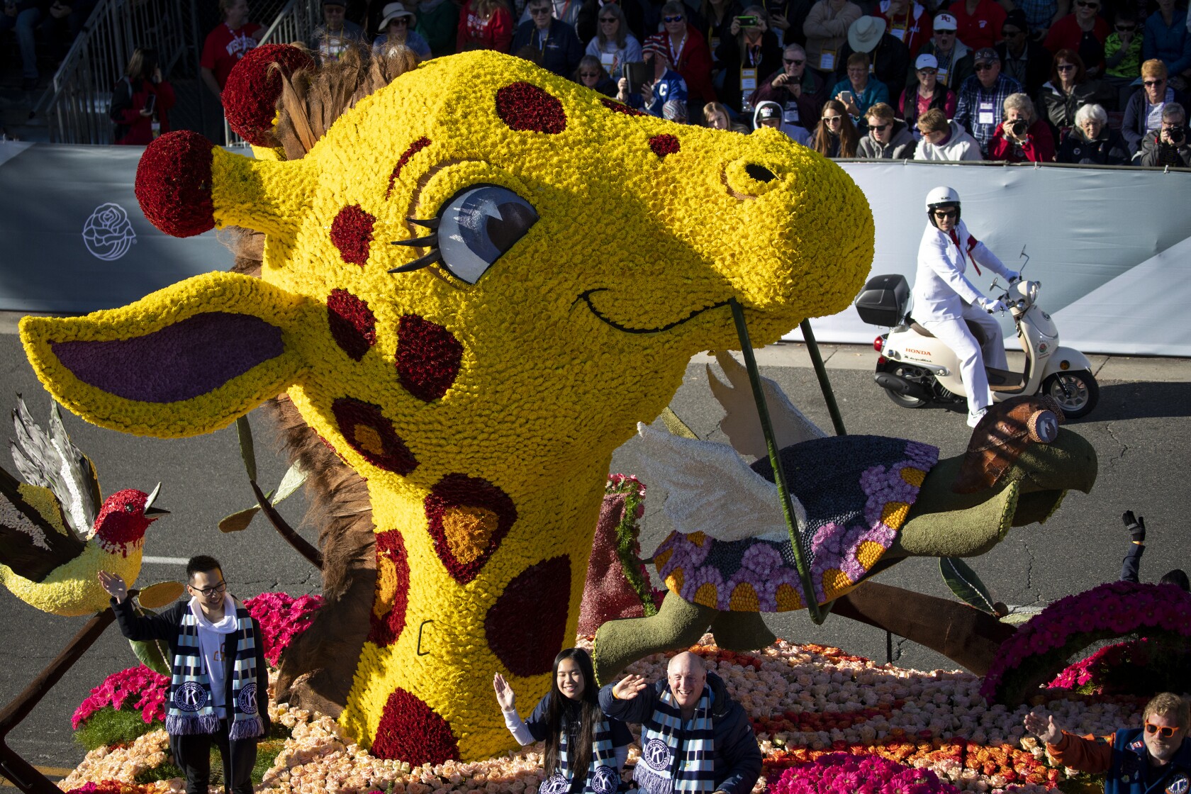 Rose Parade 2020 Skies Blue Spirits High Parade Goers Laud Diversity Los Angeles Times