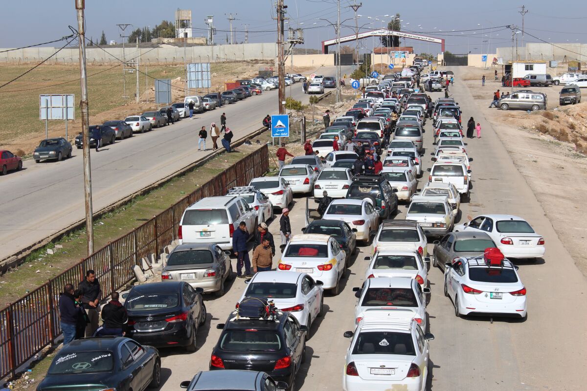 Border gate procedures make the crossing between Syria and Jordan difficult.