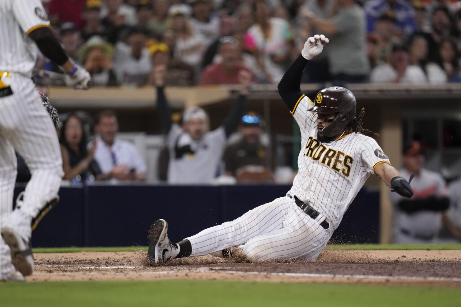 Tatis Jr. Electrifies Sellout Crowd With a Throw For the Ages to