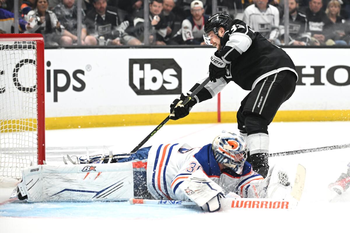 Edmonton Oilers goalie Jack Campbell makes a pad save on Kings forward Viktor Arvidsson during the third period.