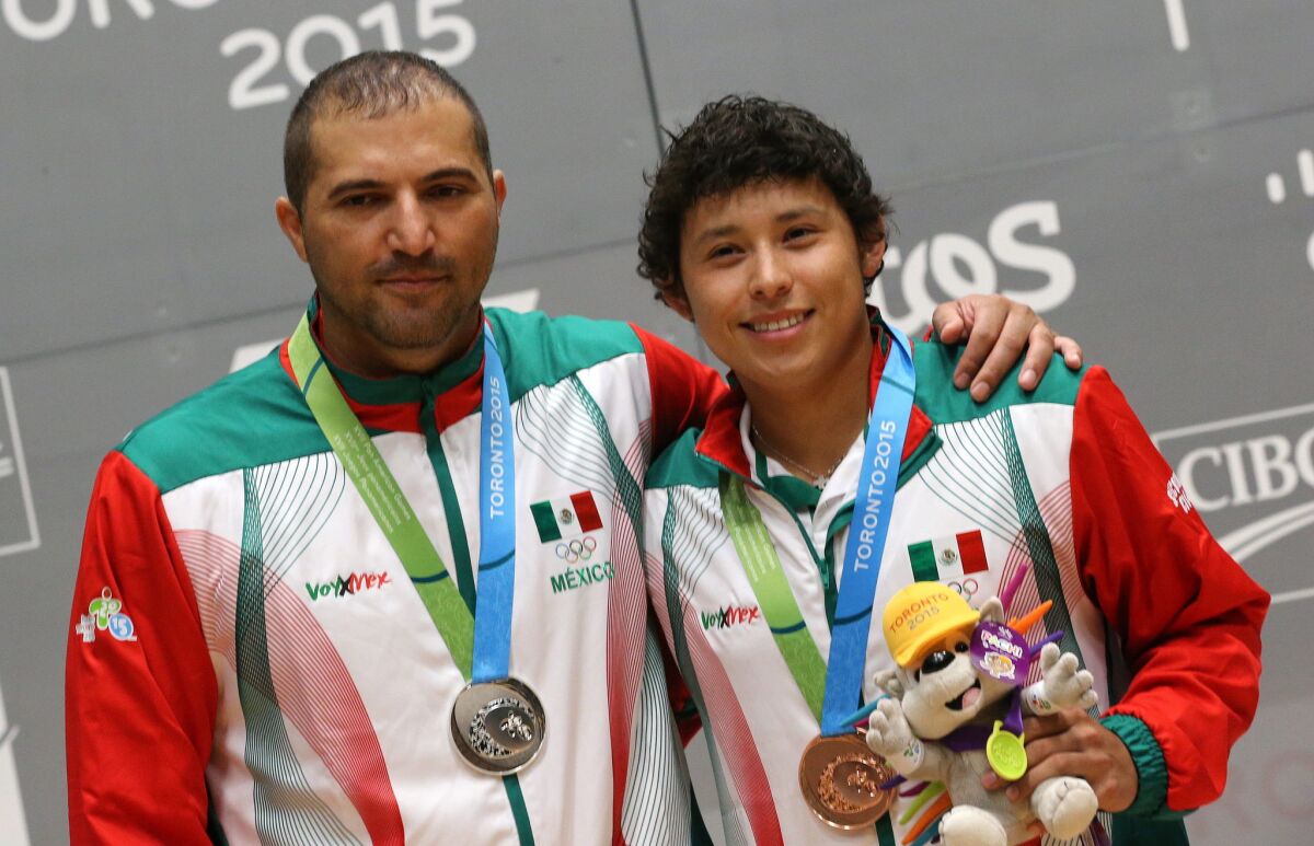 México cerró como el líder del medallero en el raquetbol de Toronto 2015, luego de que Daniel de la Rosa y Álvaro Beltrán se llevaran el oro en la modalidad por equipos.
