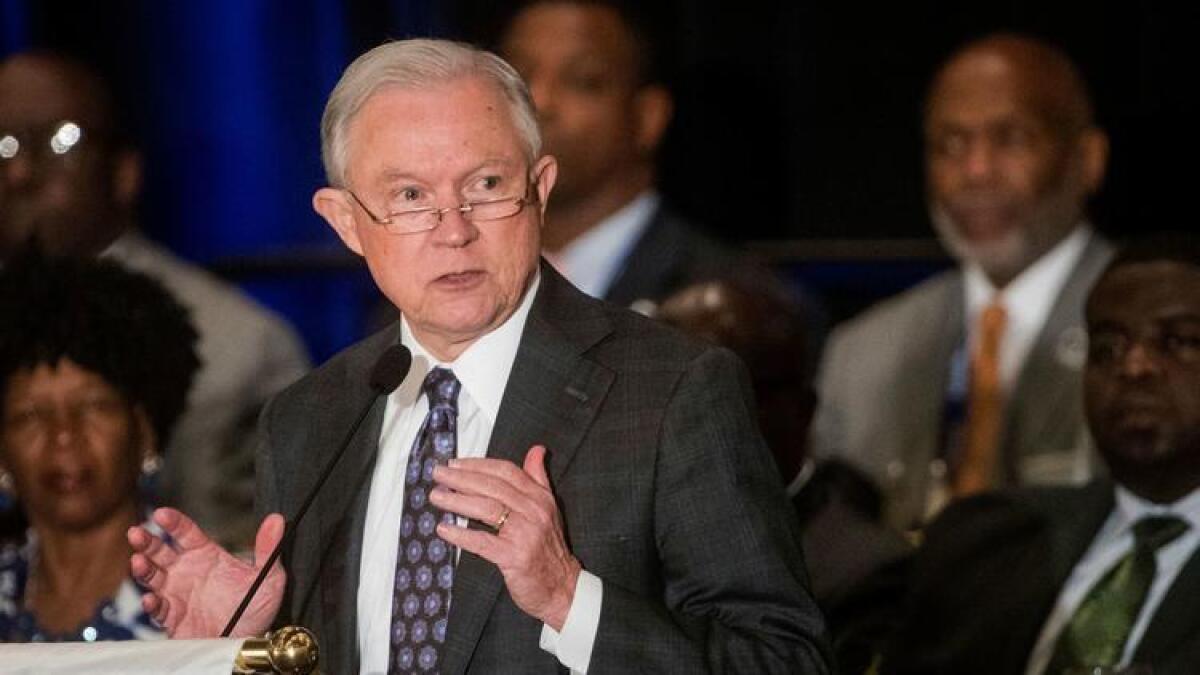 El procurador general. Jeff Sessions se dirige a los asistentes de la conferencia de la National Organization of Black Law Enforcement Executives en Atlanta. (John Amis / Associated Press)