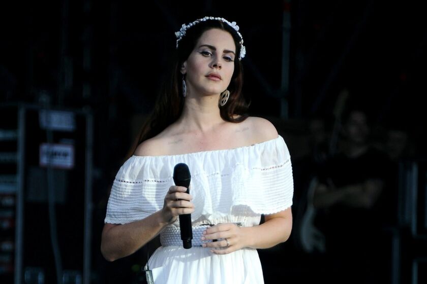 epa05429884 US singer Lana Del Rey performs during a concert at the 25th annual Les Vieilles Charrues Festival in Carhaix, France, 17 July 2016. The music festival runs from 14 to 17 July. EPA/HUGO MARIE ** Usable by LA, CT and MoD ONLY **