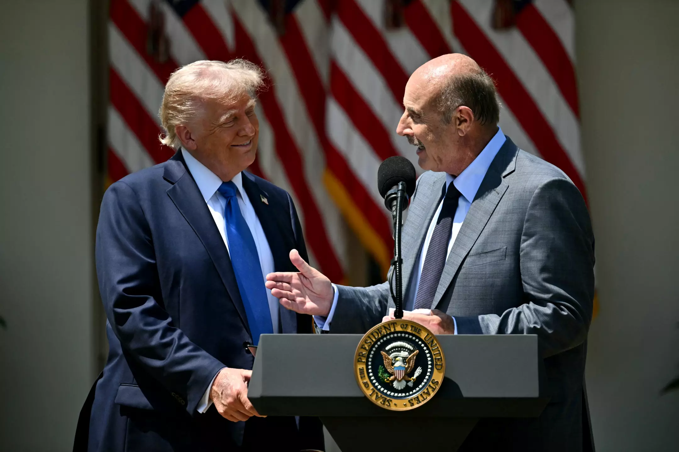 Dr. Phil’s mediacrash: van talkshow-icoon tot mislukte zenderbaas