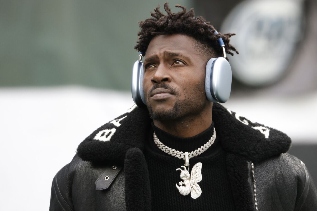 Antonio Brown Faces Arrest Warrant After Alleged Incident Los Angeles Times 0777