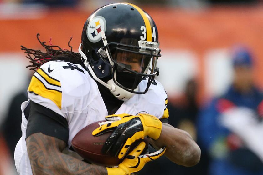 Pittsburgh's DeAngelo Williams runs against Cleveland on Jan. 3.