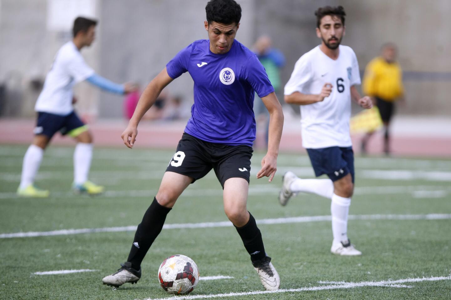 Photo Gallery: Crescenta Valley High School boys soccer vs. Hoover High School