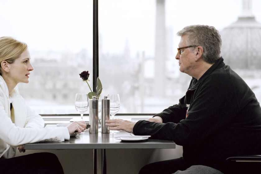 Julia Roberts and director Mike Nichols on the set of the comedy-drama "Closer."