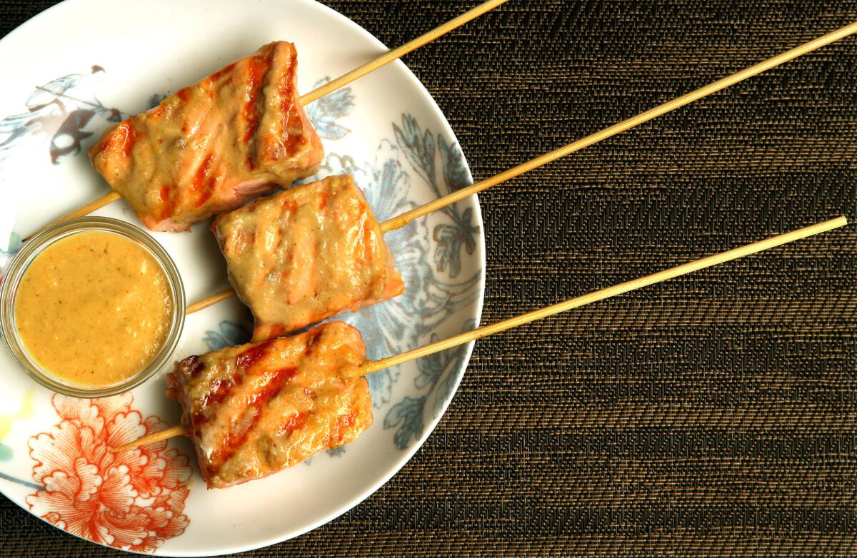 Recipe: Salmon skewers with tamarind sauce