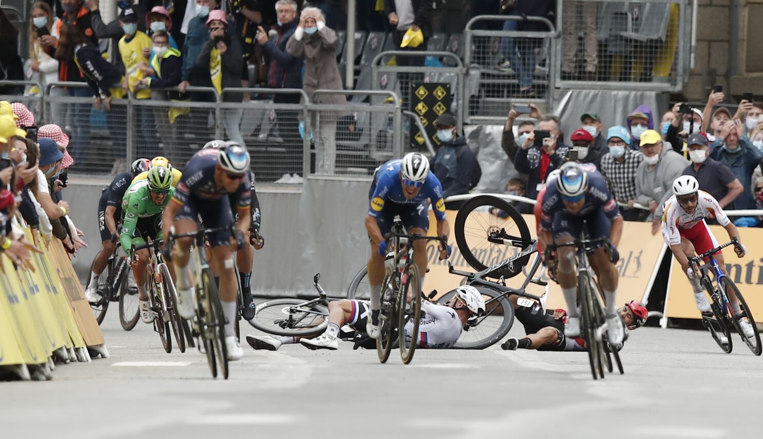 Overleve planer Arkæologiske Merlier wins Tour de France Stage 3 as top contenders tumble - The San  Diego Union-Tribune