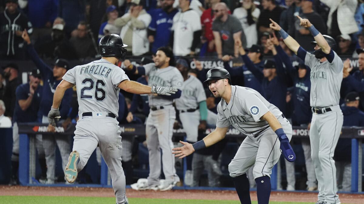 Mariners fans react to heartbreaking playoffs loss