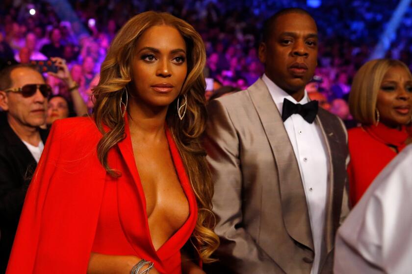 LAS VEGAS, NV - MAY 02: Beyonce Knowles and Jay Z attend the welterweight unification championship bout on May 2, 2015 at MGM Grand Garden Arena in Las Vegas, Nevada. (Photo by Al Bello/Getty Images) ** OUTS - ELSENT, FPG - OUTS * NM, PH, VA if sourced by CT, LA or MoD **