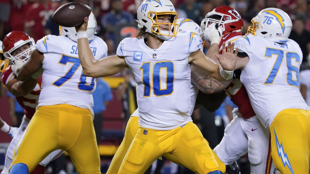 Chargers star QB Justin Herbert is tough, steady and ready for his playoff  debut - The Athletic