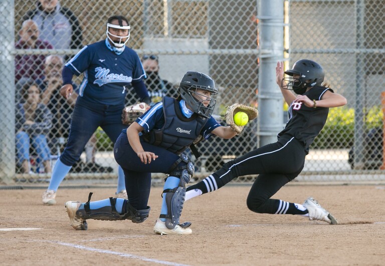 Huntington Beach softball stays hot in rout of Marina Los Angeles Times