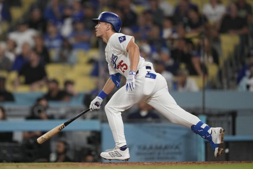 Los Angeles Dodgers' Tommy Edman runs the bases after hitting a home run during the eighth inning of a baseball game against the Chicago Cubs in Los Angeles, Wednesday, Sept. 11, 2024. Teoscar Hernández also scored. (AP Photo/Ashley Landis)