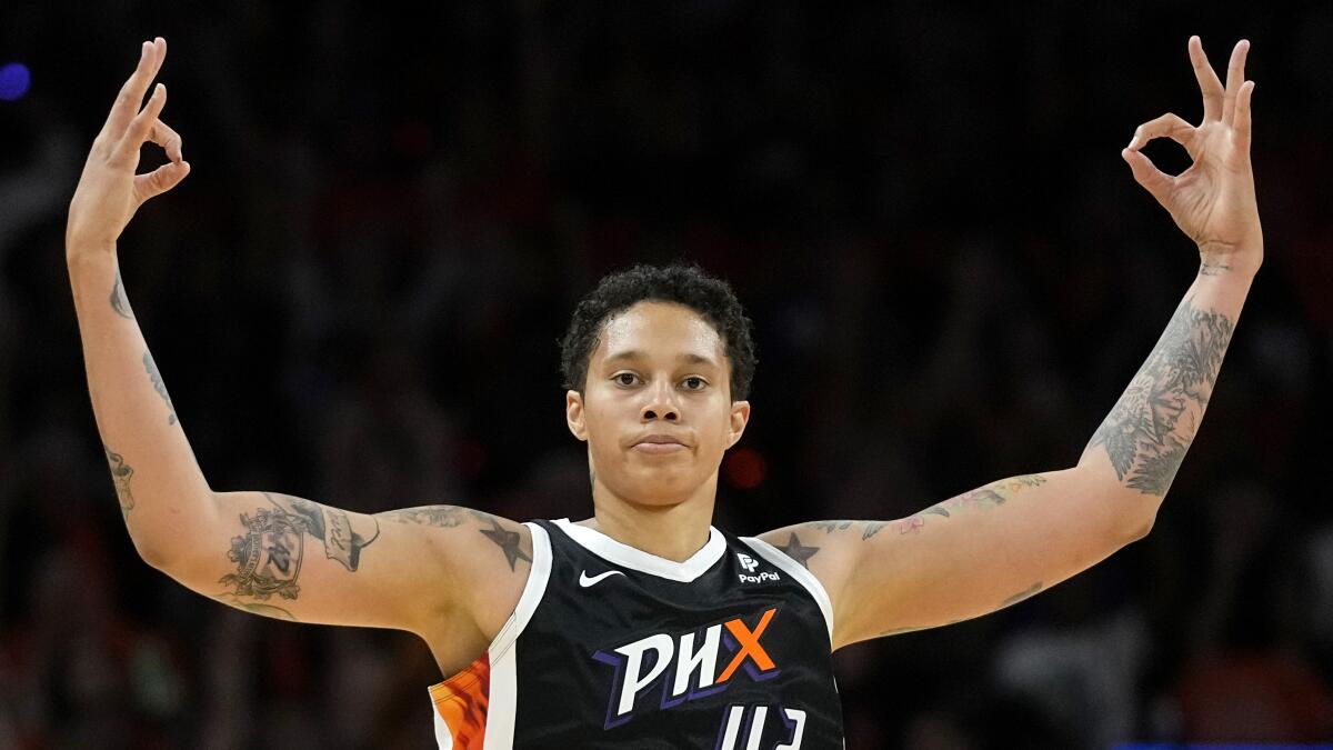 WNBA Finals: With stellar defense, Chicago rolls in Game 3 - Los