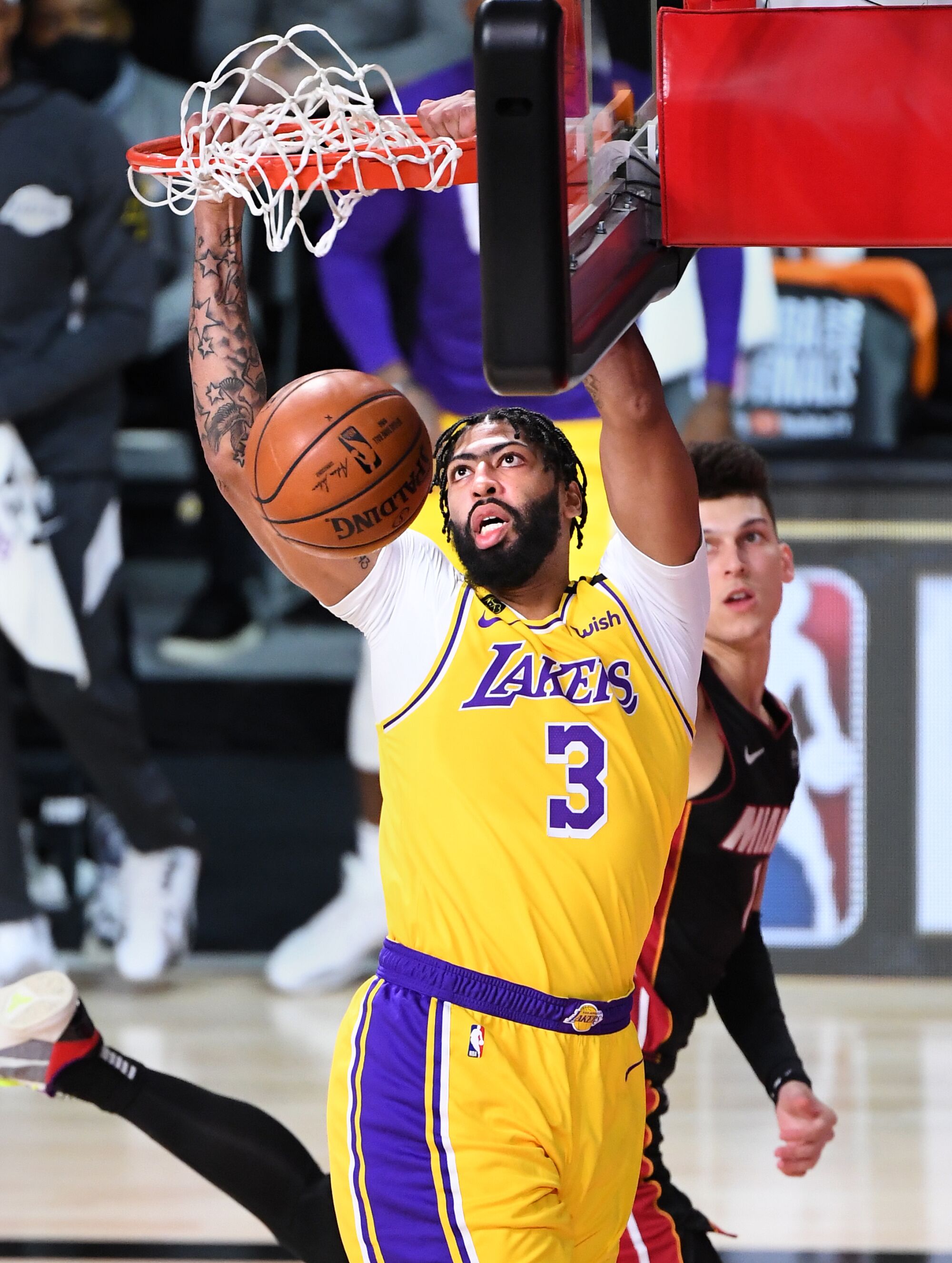 Lakers forward Anthony Davis puts down a dunk against the Heat during Game 4.