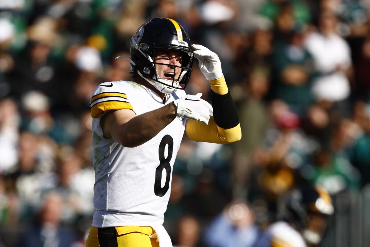 Pittsburgh Steelers quarterback Kenny Pickett (8) in action against Philadelphia Eagles last season.