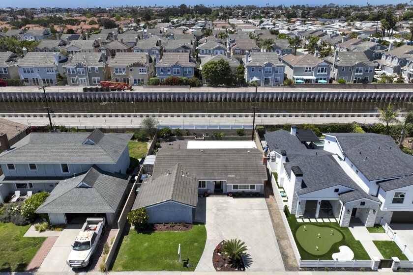 Huntington Beach, CA - April 22: A view of a home for sale at center of photo, 20821 Catamaran Ln. in Huntington Beach, listed at $1,199,000 Friday, April 22, 2022. The median home price in Orange Count has reached $1 million for the first time in history. (Allen J. Schaben / Los Angeles Times)