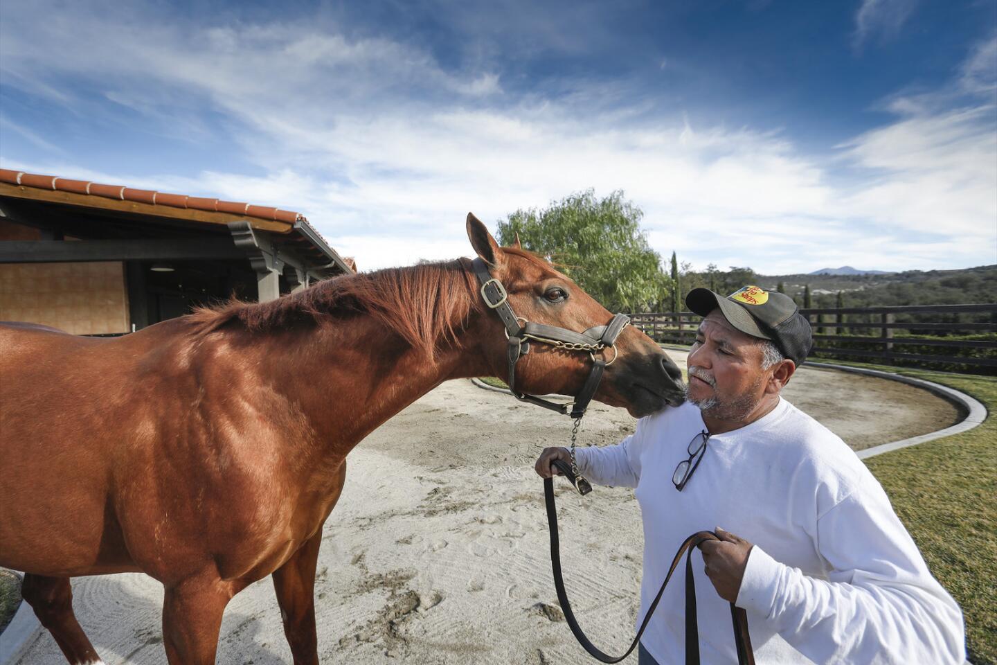 NFL Hall of Famer presents celebrity golf tournament at White Horse