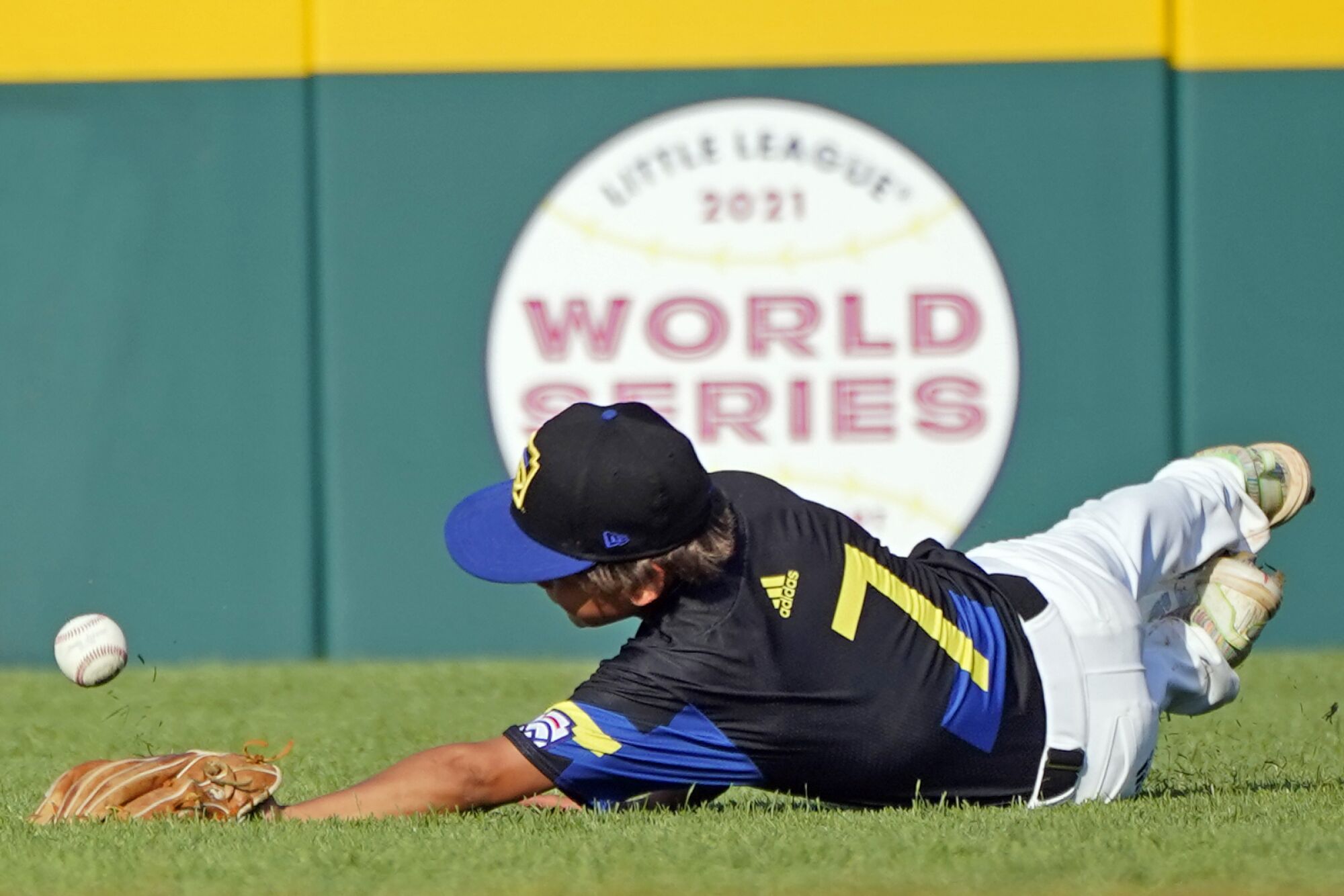 Torrance, Calif., right fielder Xavier Navarro can't make a diving catch on a ball hit by Sioux Falls, S.D.'s Boston Bryant