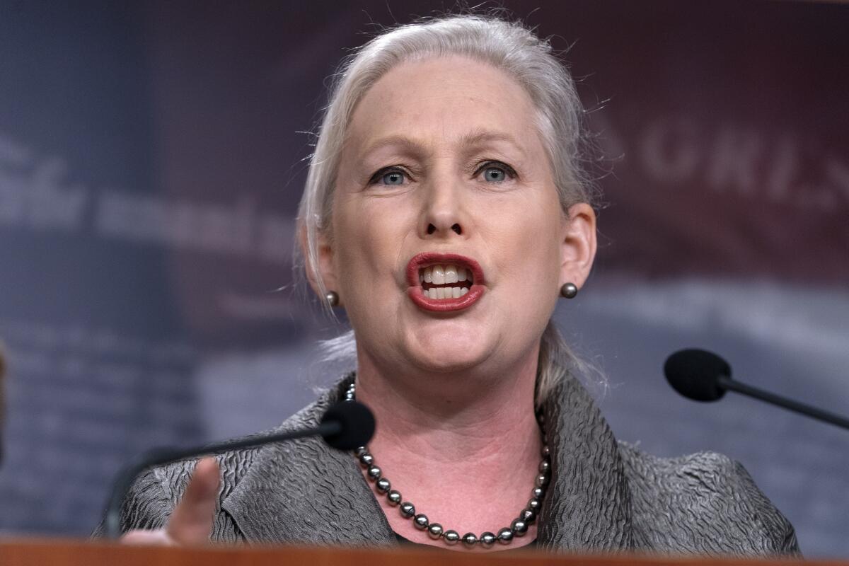 La senadora Kirsten Gillibrand, demócrata por Nueva York, durante una conferencia de prensa