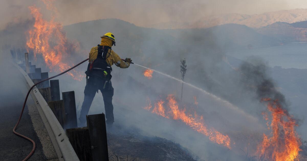 Lake fire in San Bernardino County prompts evacuation, roads closed Lake fire in San Bernardino County prompts evacuation, roads closed