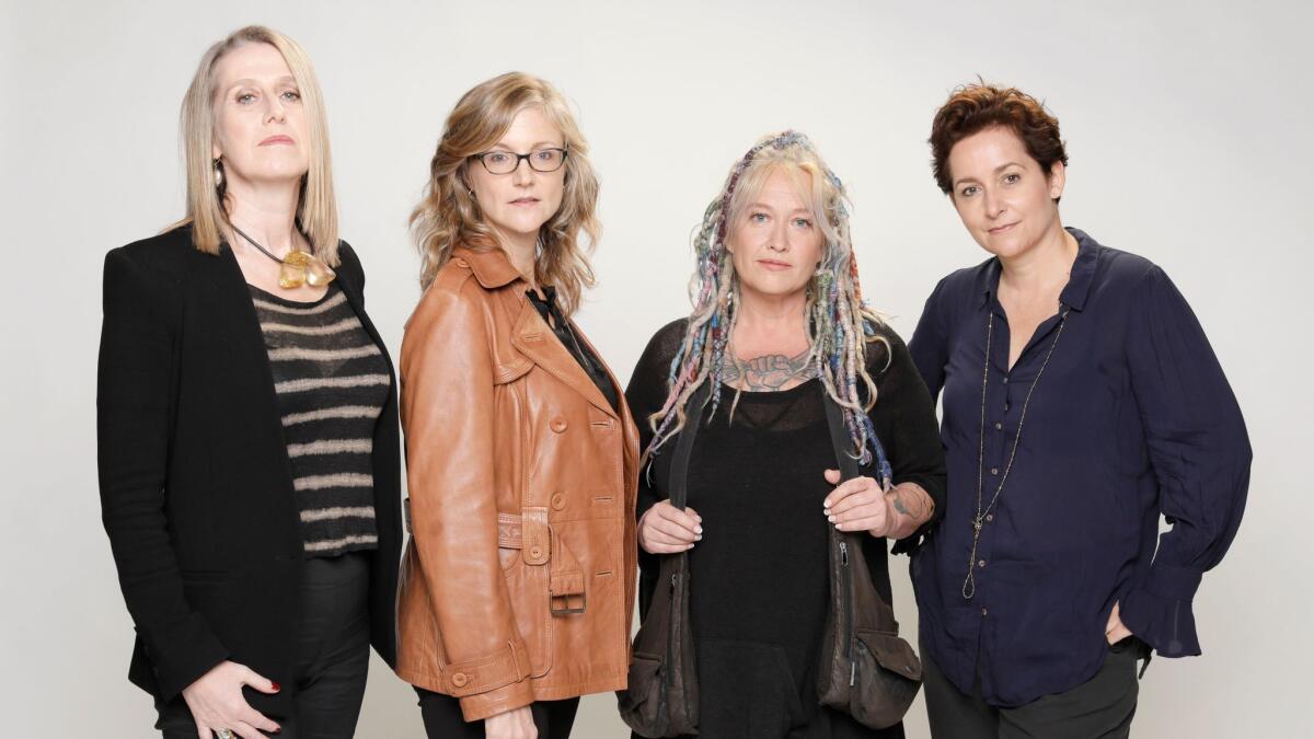 "Jessica Jones" directoras desde la mano izquierda: Neasa Hardiman, Jennifer Getzinger, Jennifer Lynch y Uta Briesewitz.